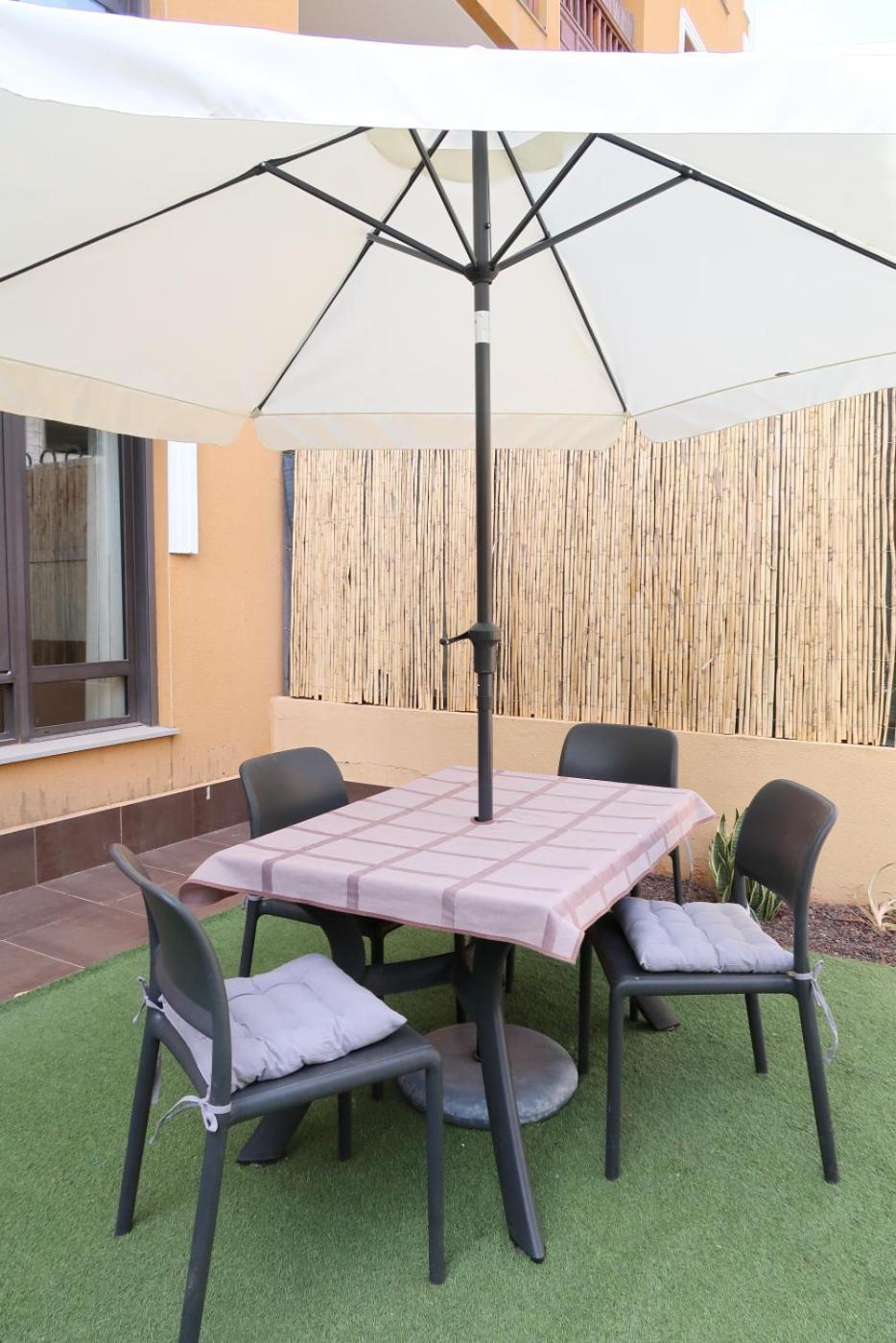 Spacious Apartment With Large Private Garden In Palm Mar エクステリア 写真