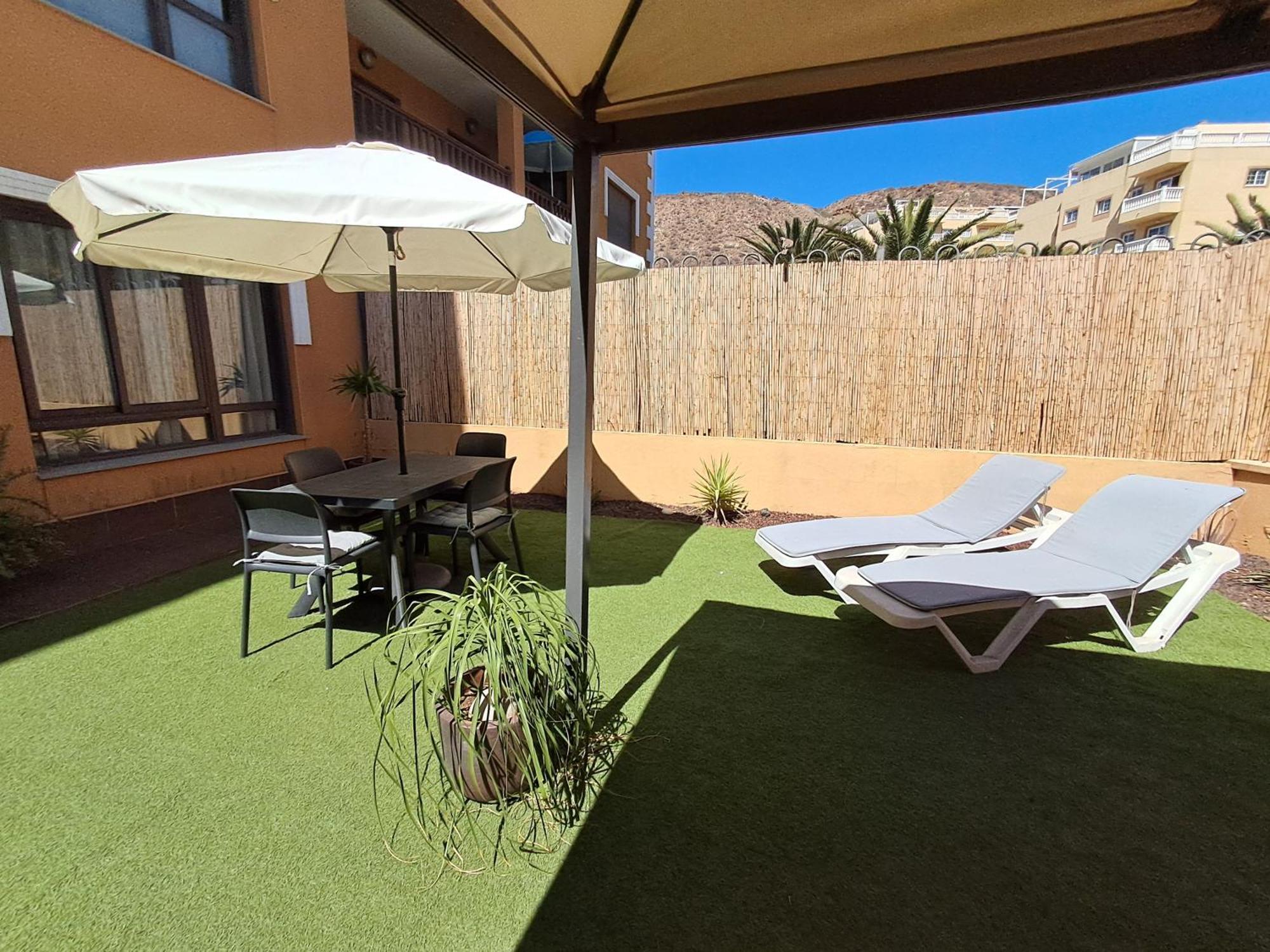 Spacious Apartment With Large Private Garden In Palm Mar エクステリア 写真
